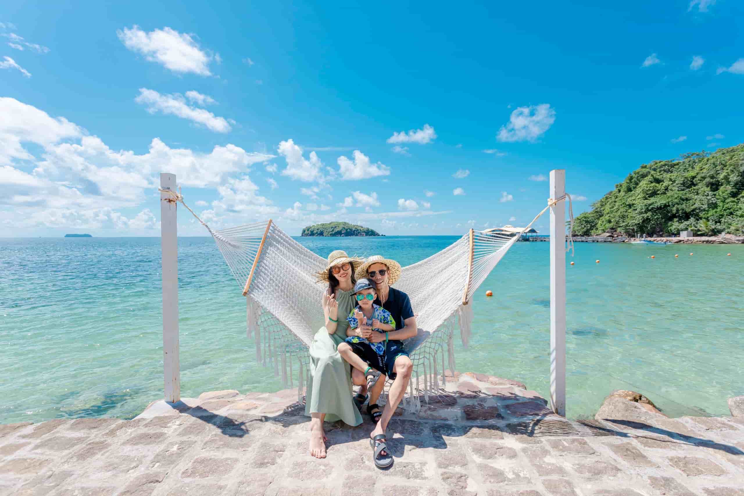 Gợi ý tour du lịch gia đình mùa hè đáng đi nhất 2025